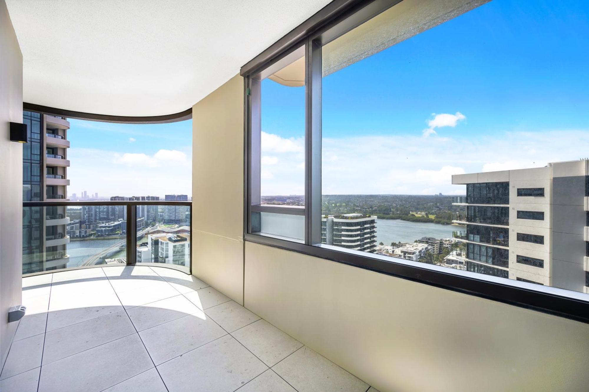 Luxurious In Heart Of Rhodes Sydney